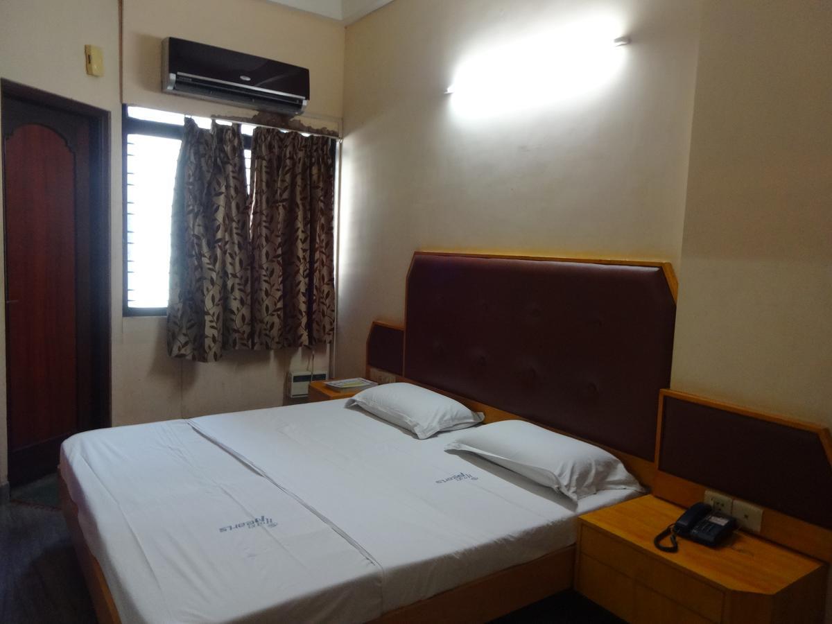 Hotel Pearls Madurai Exteriör bild