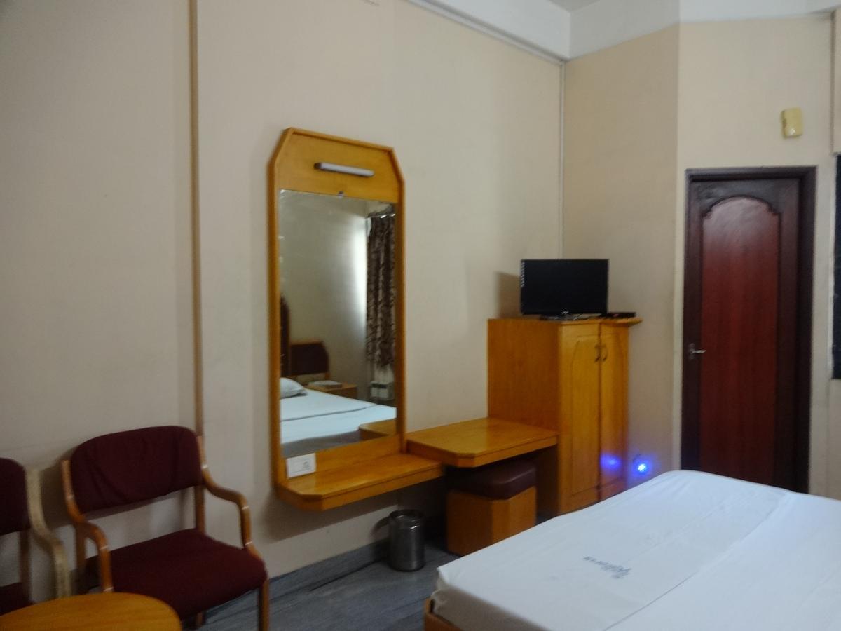 Hotel Pearls Madurai Exteriör bild